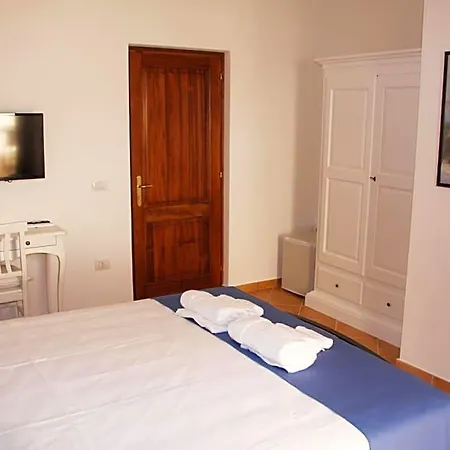 Bed and breakfast L'alloggio-not Just 4*